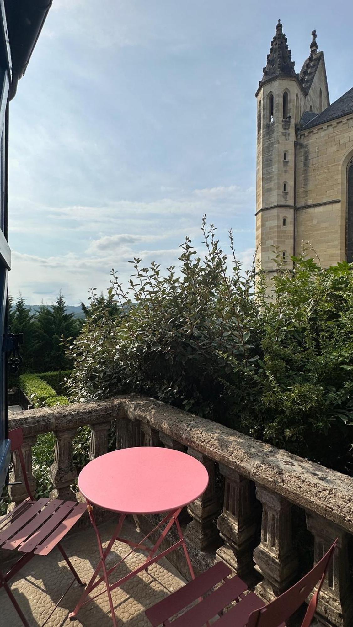 Gite Au Coeur De La Ville Ancienne Террассон Экстерьер фото